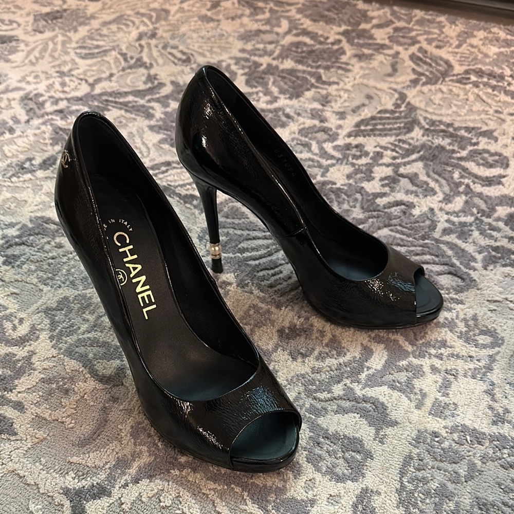 CHANEL open toe black pumps G31094